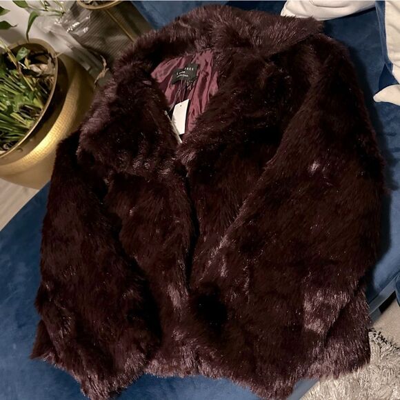PLUM FAUX FUR JACKET! - Picture 6 of 6